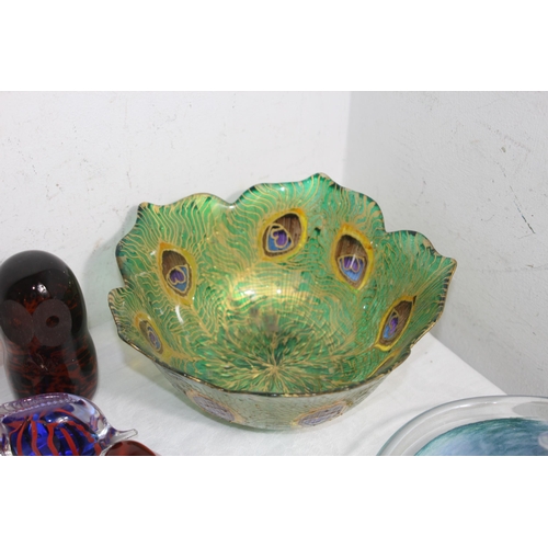 645 - QUANTITY OF ART GLASS