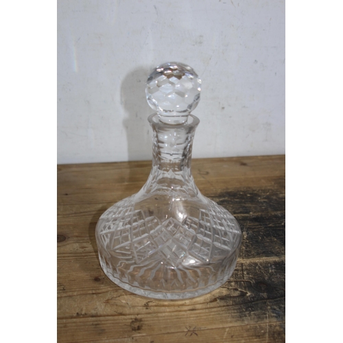 166 - QUANTITY OF DECANTERS x4