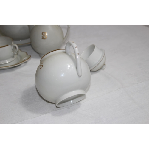 169 - QUANTITY OF ANTIQUE CHINA