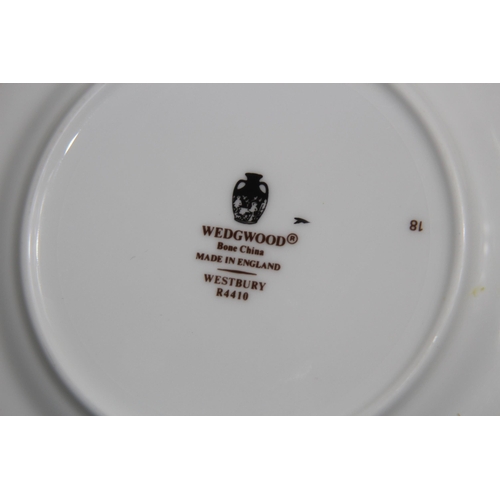 182 - QUANTITY OF WEDGWOOD WESTBURY DINNER SERVICE