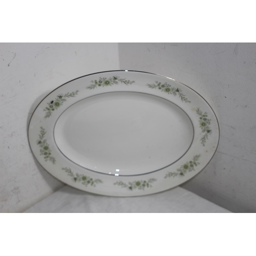 182 - QUANTITY OF WEDGWOOD WESTBURY DINNER SERVICE