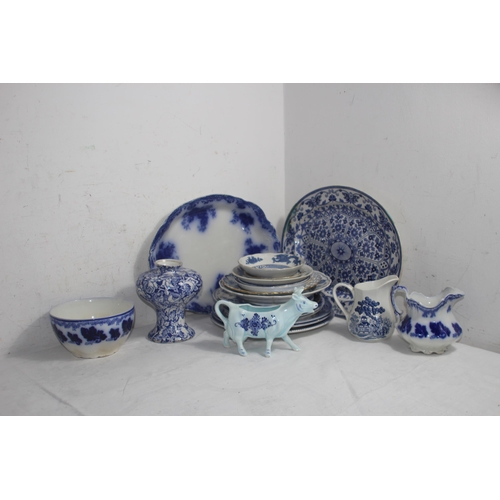 183 - QUANTITY OF VINTAGE BLUE AND WHITE CHINA