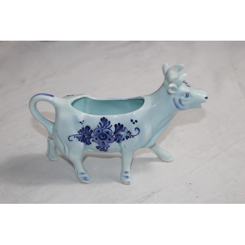 183 - QUANTITY OF VINTAGE BLUE AND WHITE CHINA