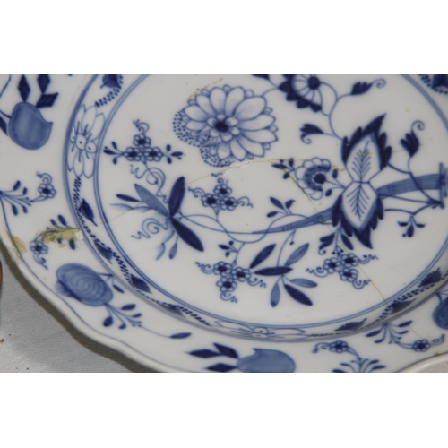 183 - QUANTITY OF VINTAGE BLUE AND WHITE CHINA