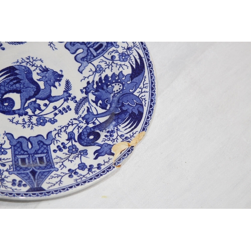 183 - QUANTITY OF VINTAGE BLUE AND WHITE CHINA