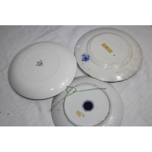 183 - QUANTITY OF VINTAGE BLUE AND WHITE CHINA