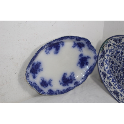 183 - QUANTITY OF VINTAGE BLUE AND WHITE CHINA