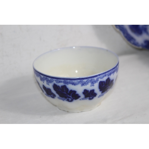 183 - QUANTITY OF VINTAGE BLUE AND WHITE CHINA