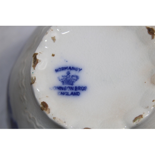 183 - QUANTITY OF VINTAGE BLUE AND WHITE CHINA