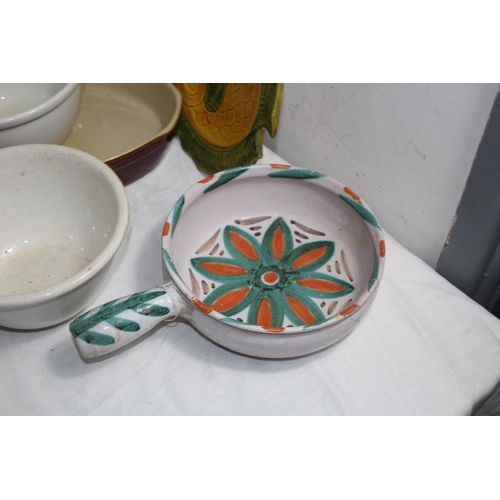 197 - QUANTITY OF VINTAGE SERVING PLATTERS AND BOWLS