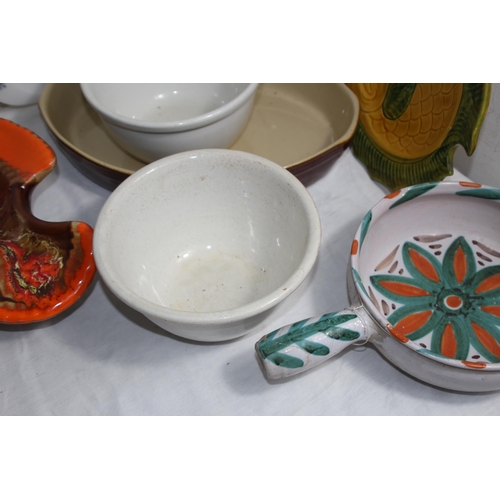 197 - QUANTITY OF VINTAGE SERVING PLATTERS AND BOWLS