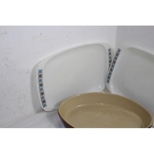 197 - QUANTITY OF VINTAGE SERVING PLATTERS AND BOWLS