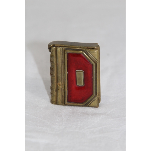 284 - ORIENTAL THEMED VINTAGE MUSICAL LIGHTER BY PRINCE, PAT NO. 2347541-2 AND OTHER SMOKING RELATED ITEMS