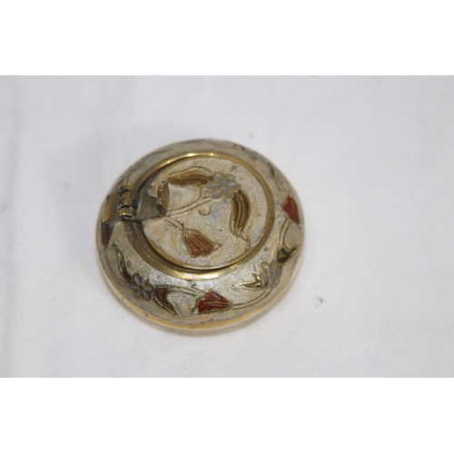 284 - ORIENTAL THEMED VINTAGE MUSICAL LIGHTER BY PRINCE, PAT NO. 2347541-2 AND OTHER SMOKING RELATED ITEMS