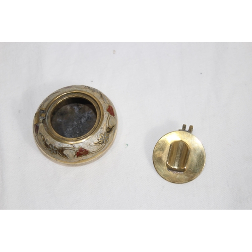 284 - ORIENTAL THEMED VINTAGE MUSICAL LIGHTER BY PRINCE, PAT NO. 2347541-2 AND OTHER SMOKING RELATED ITEMS