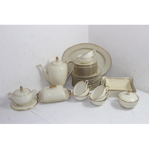 204 - QUANTITY OF CHINA DINNER SERVICE