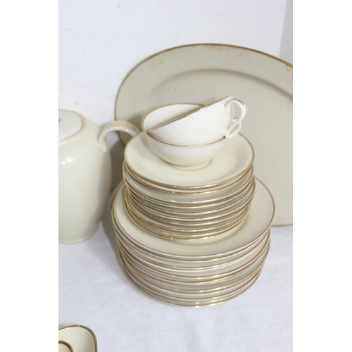 204 - QUANTITY OF CHINA DINNER SERVICE