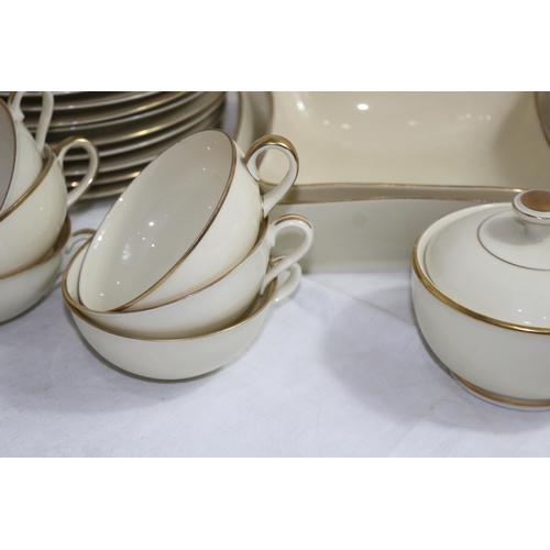 204 - QUANTITY OF CHINA DINNER SERVICE