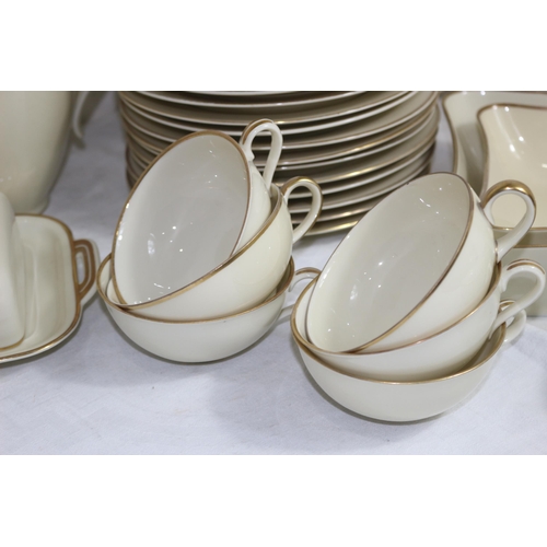 204 - QUANTITY OF CHINA DINNER SERVICE