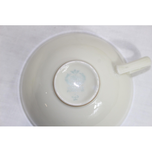 204 - QUANTITY OF CHINA DINNER SERVICE