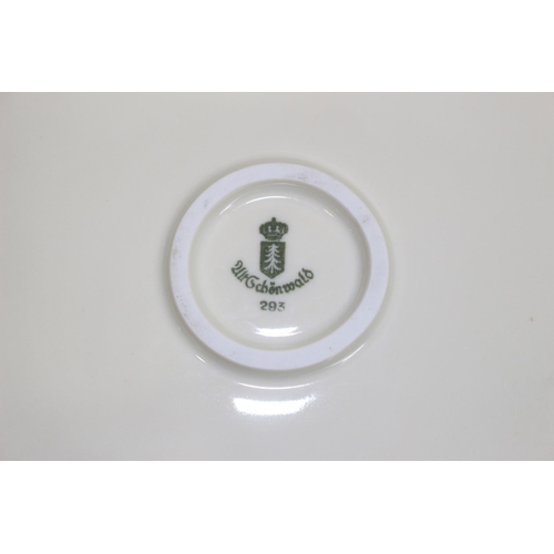 204 - QUANTITY OF CHINA DINNER SERVICE