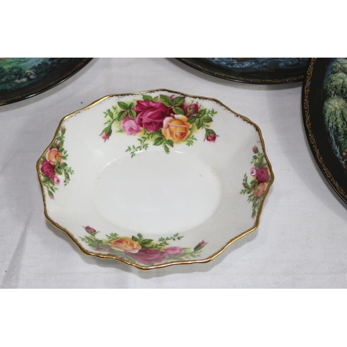 209 - QUANTITY OF COLLECTABLE CHINA INCLUDING LLADRO AND ROYAL DOULTON