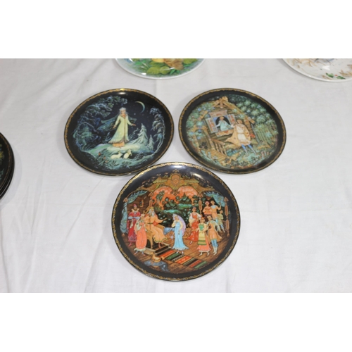 209 - QUANTITY OF COLLECTABLE CHINA INCLUDING LLADRO AND ROYAL DOULTON