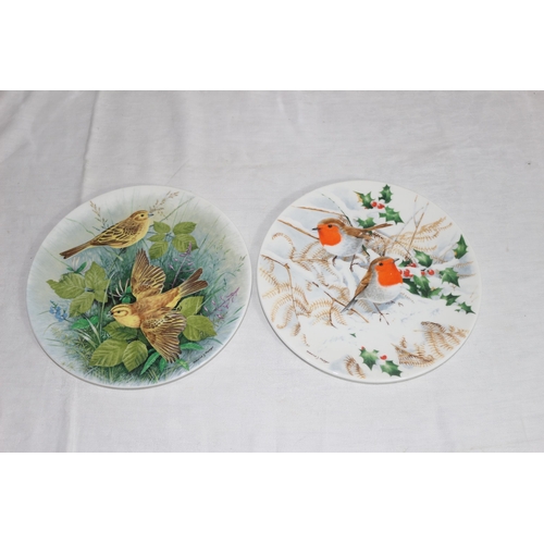 209 - QUANTITY OF COLLECTABLE CHINA INCLUDING LLADRO AND ROYAL DOULTON