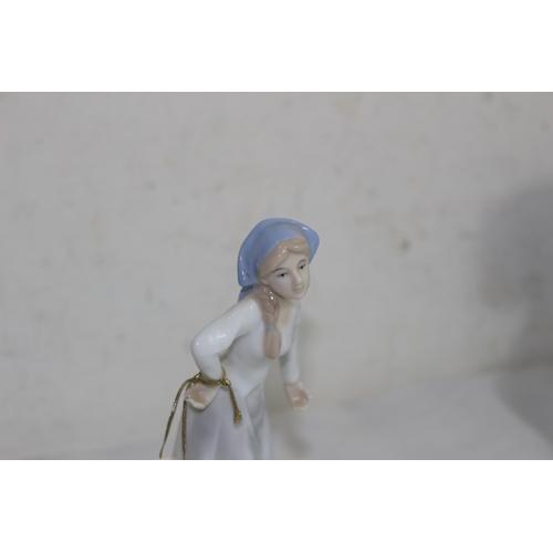 211 - QUANTITY OF FIGURES  x4
23CM