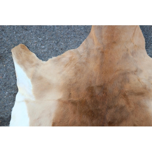 154 - ANIMAL HIDE RUG
147 X 80CM