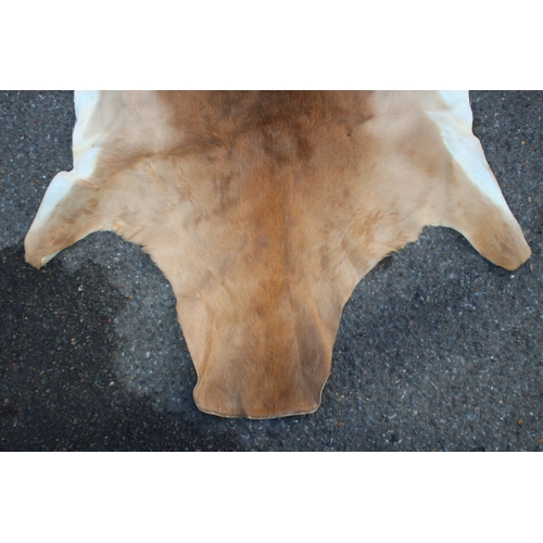 154 - ANIMAL HIDE RUG
147 X 80CM