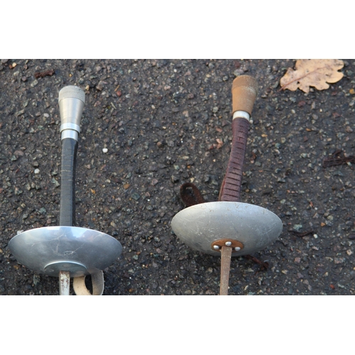 360 - QUANTITY OF FENCING FOILS AND MASK