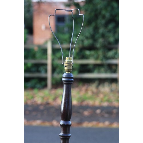 139 - WOODEN STANDARD LAMP
25 X 25 X 170CM