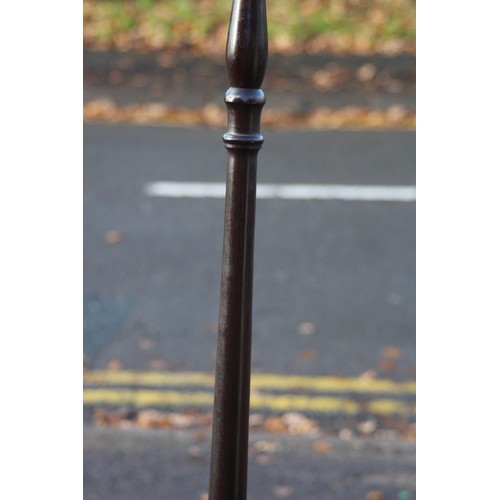 139 - WOODEN STANDARD LAMP
25 X 25 X 170CM