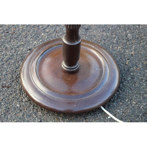 139 - WOODEN STANDARD LAMP
25 X 25 X 170CM