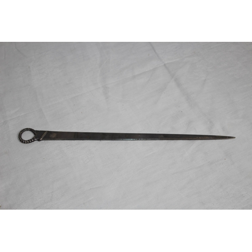 889 - LARGE CRESTED, GEORGIAN SILVER MEAT SKEWER, LONDON 1772, 111 GRAMS