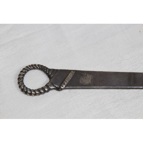 889 - LARGE CRESTED, GEORGIAN SILVER MEAT SKEWER, LONDON 1772, 111 GRAMS