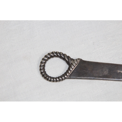 889 - LARGE CRESTED, GEORGIAN SILVER MEAT SKEWER, LONDON 1772, 111 GRAMS