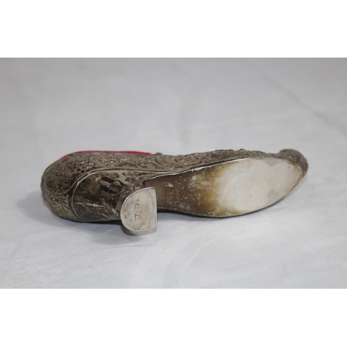 892 - LARGE DUTCH SILVER PIN CUSHION IN THE FORM OF A SHOE, 115 GRAMS EXCLUDING THE CUSHION