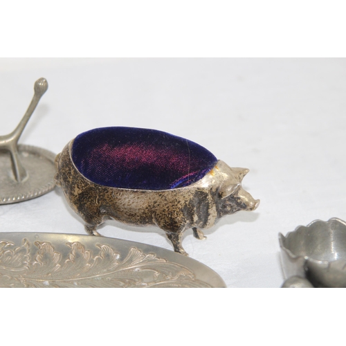 897 - SELECTION OF SILVER PLATE AND METAL ANIMALS THAT FORM AN ELEPHANT AND PIG PIN CUSHIONS, AND BIRD OPE... 