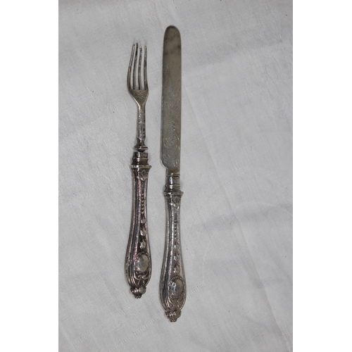 899 - SILVER KNIFE AND FORK SET SHEFFIELD 1861, 53.4 GRAMS