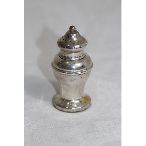 900 - SILVER PEPPER POT , LONDON 1929