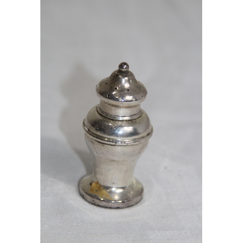 900 - SILVER PEPPER POT , LONDON 1929