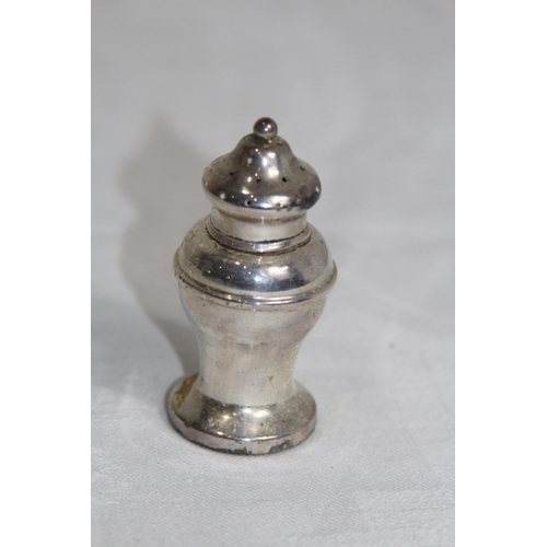 900 - SILVER PEPPER POT , LONDON 1929