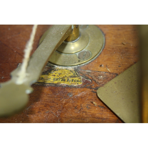 319 - VINTAGE LETTER SCALES 
43 X 30CM