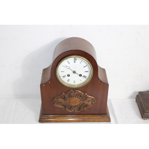 323 - FOUR VINTAGE CLOCKS 
28 X 24 X 12CM