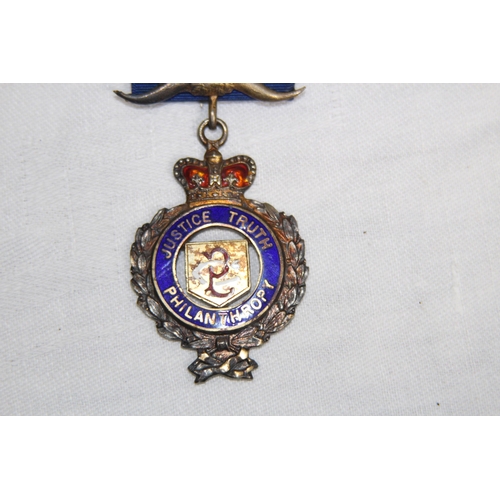 568 - SILVER & ENAMEL MASONIC BUFFALO MEDAL/JEWEL, BIRMINGHAM 1923, 1923 INSCRIPTION - 32.93 GRAMS INC RIB... 