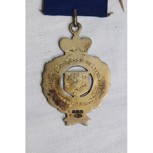 568 - SILVER & ENAMEL MASONIC BUFFALO MEDAL/JEWEL, BIRMINGHAM 1923, 1923 INSCRIPTION - 32.93 GRAMS INC RIB... 