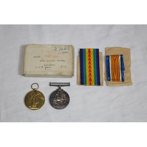 584 - PAIR OF UNWORN WW1 MEDALS WITH RARE ORIGINAL ISSUING BOX, TO 86570 PTE. G.W.H. JONES, ROYAL WELSH FU... 