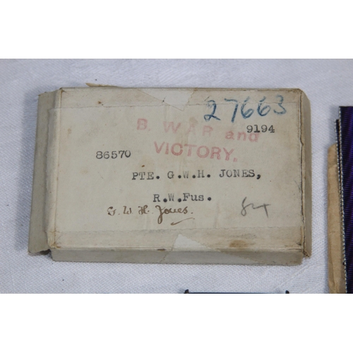 584 - PAIR OF UNWORN WW1 MEDALS WITH RARE ORIGINAL ISSUING BOX, TO 86570 PTE. G.W.H. JONES, ROYAL WELSH FU... 